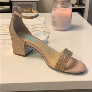 Betsy Johnson Rosegold glitter heel